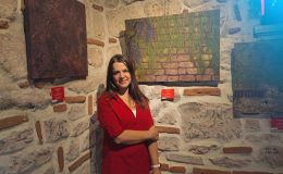 Pelin Toğrul’dan “Dokularla Hikayeler” adlı sergisi Kethüda hamamında sanatseverlerle buluştu