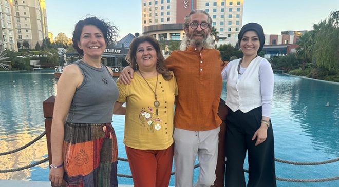 “777. Aşk Hattı” oyunu seyircisiyle buluşmak için gün sayıyor
