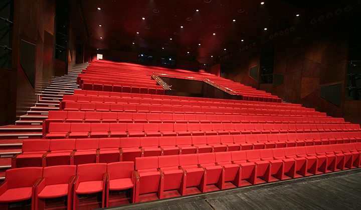 İBB Şehir Tiyatroları’nın yeni sezonun iddialı oyunlarından “BİR ZİYARET” seyircisi ile buluşmak için gün sayıyor.