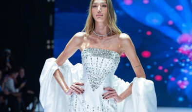 Sevval Şahin genç tasarımcı Efe Batur’un ilk defilesinde podyuma çıkıyor