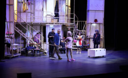 “Oyunun Oyunu” Prömiyerinde Perde Kahkahaya Açıldı!