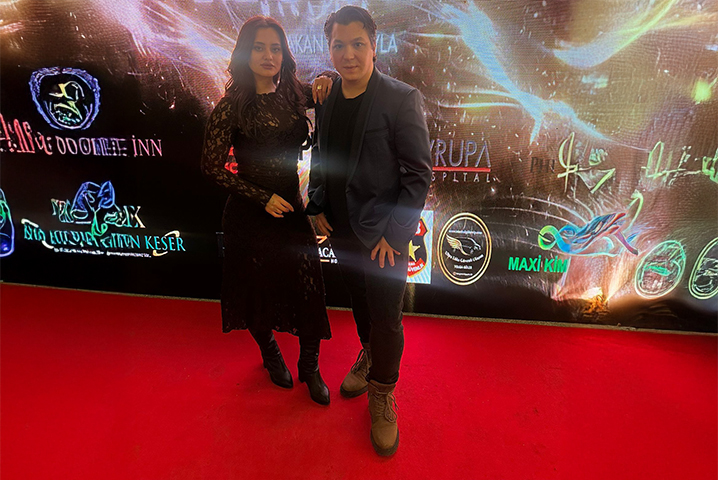 Kameranın Büyülediği Kadın: Medine Pınar Oğurlu’nun Çok Yönlü Yolculuğu