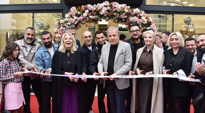 Ünlü isimler açılışta buluştu!