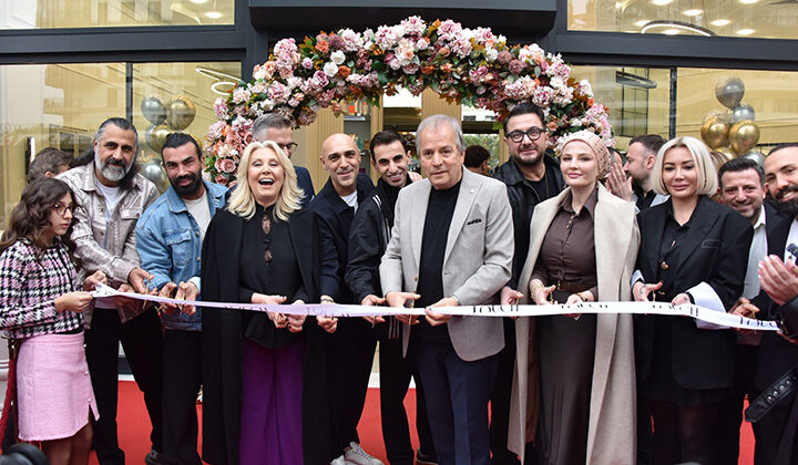 Ünlü isimler açılışta buluştu!