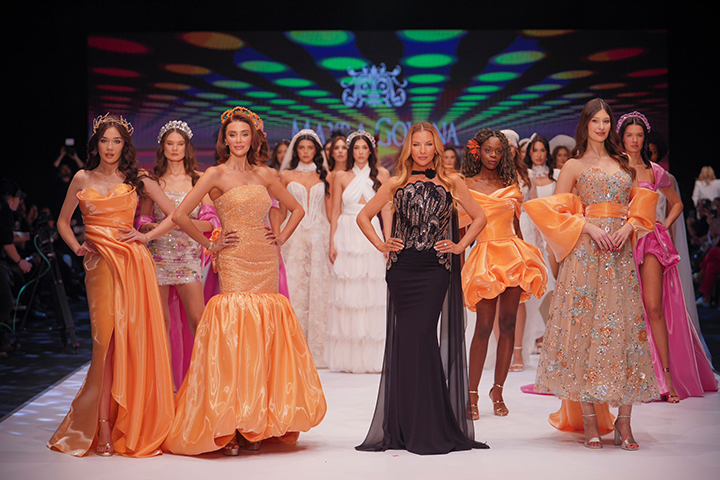 Özge Ulusoy ve Ceren Arslan’lı muhteşem defilede görsel şölen