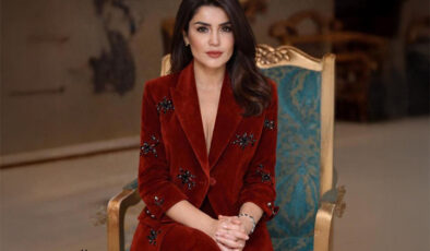 Ünlü şarkıcı Esra Öztürk’ten bir ilk: Dikey klip