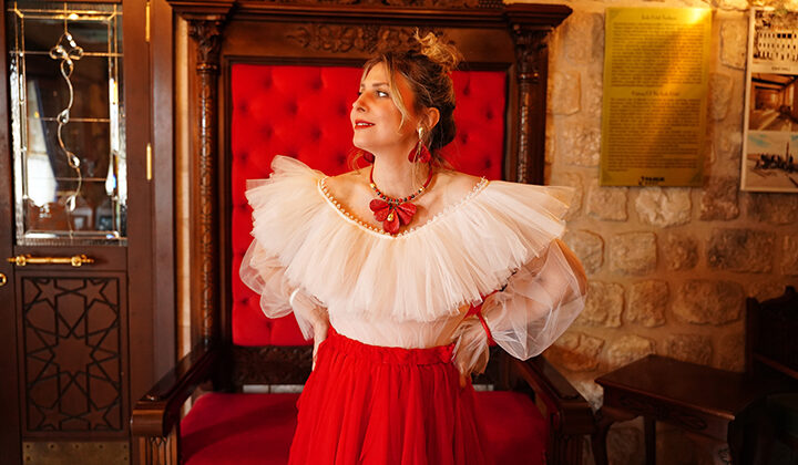 Egzotik derilerle şekillenen güçlü bir tasarım imzası…