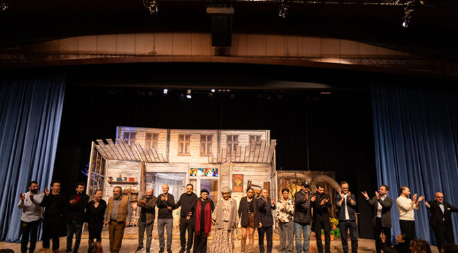 “Konken Partisi” oyununun galasına ünlü isimlerden ve tiyatroseverlerden yoğun ilgi