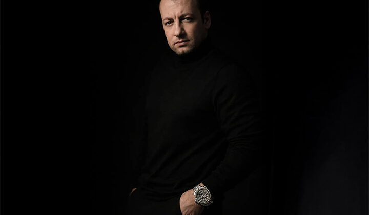 Oyuncu Doğan Alioğlu kariyerine yeni dijital platformu ve güçlü yetenekleriyle devam ediyor