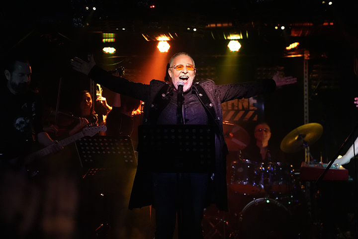 Kemal Başar sahnesi ve şarkılarıyla coşturdu