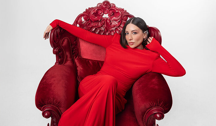 Kurgu yok, rol yok: Sera Tübek ‘Virgül’ klibini tek seferde çekti