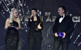 Ünlü sanatçı Esra Öztürk’e ödül