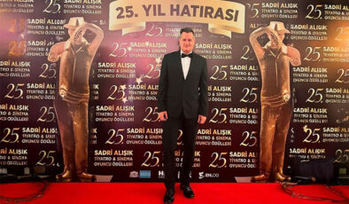 Ersin Umulu, 2026 tiyatro sezonuna ödüller ve dört dev yapımla damga vuruyor