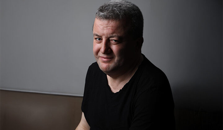 Oyuncu Abdullah Topal, performansıyla büyülüyor