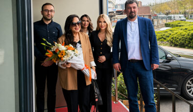 Türk sinemasının sultanı Türkan Şoray’dan Alpi Diş Hastanesine anlamlı ziyaret