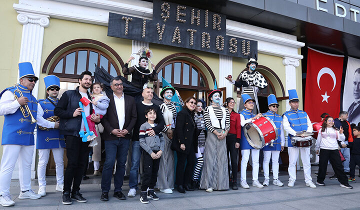 İBB Şehir Tiyatroları’nın sahneleri çocuklar için açıldı